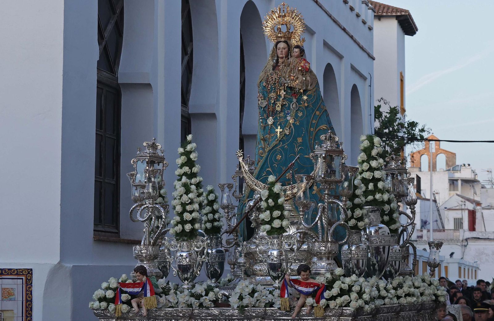Fotos de la procesión conmemorativa del 275 aniversario del patronazgo de la Virgen de la Luz en Tarifa