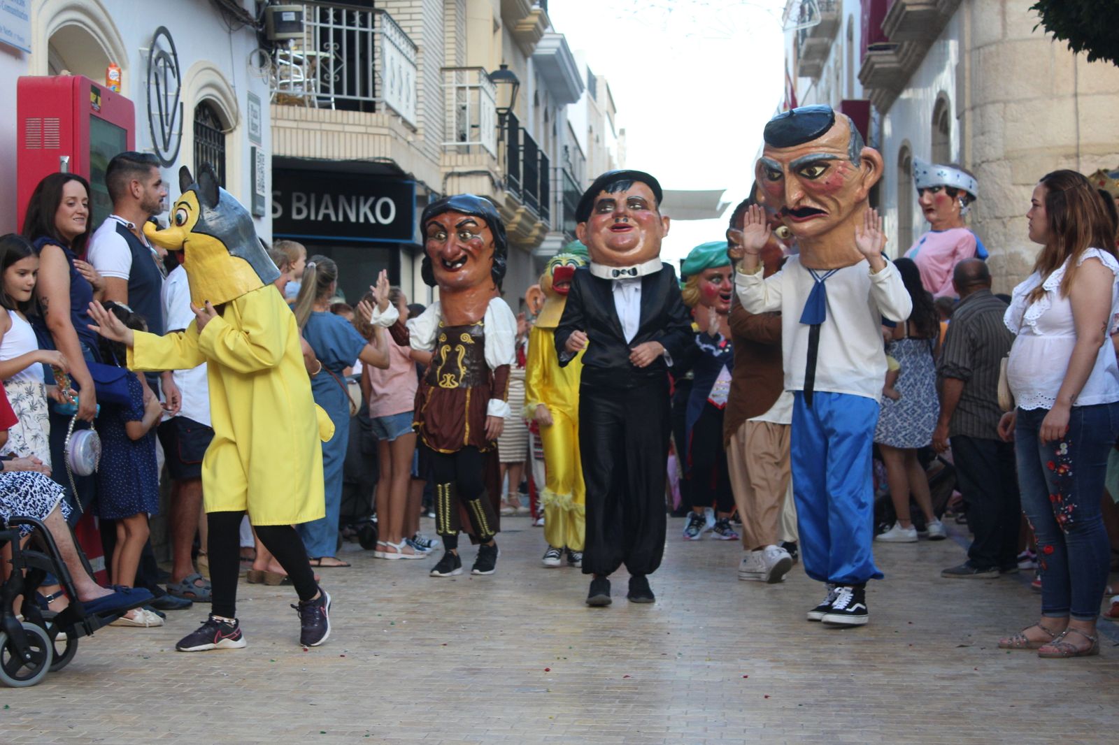 Los Gigantes y Cabezudos de Vera, en imágenes