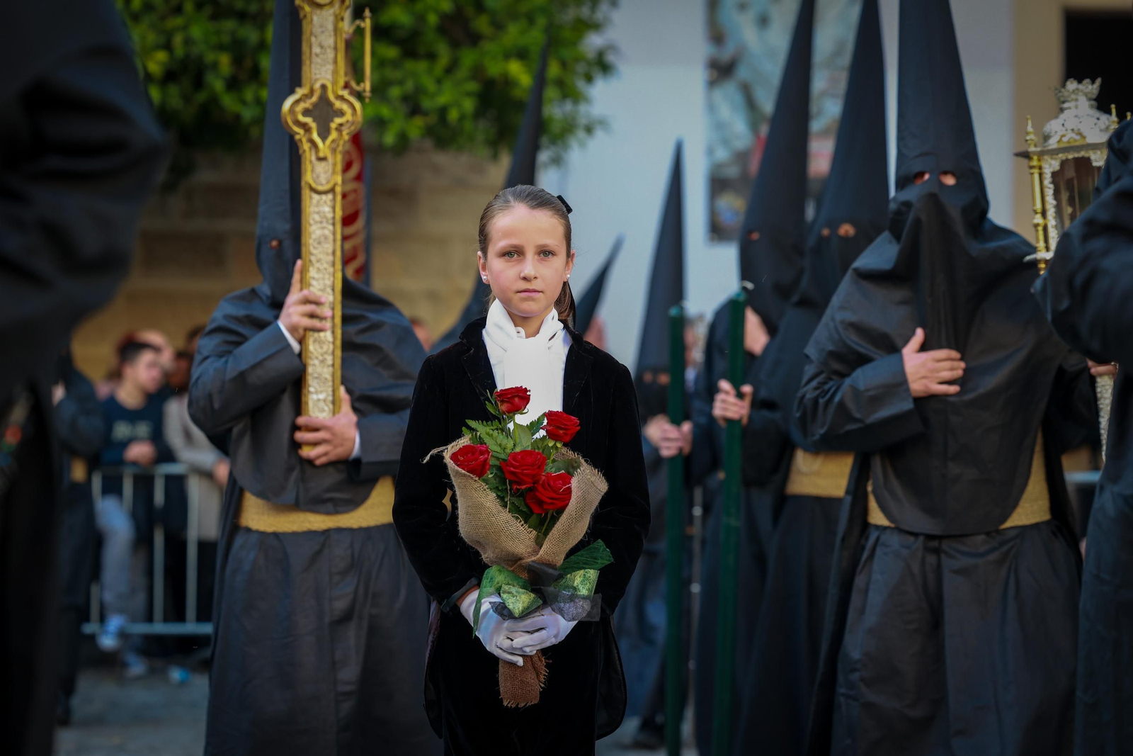 Imágenes de la salida de Vera Cruz en la Semana Santa de Cádiz 2025