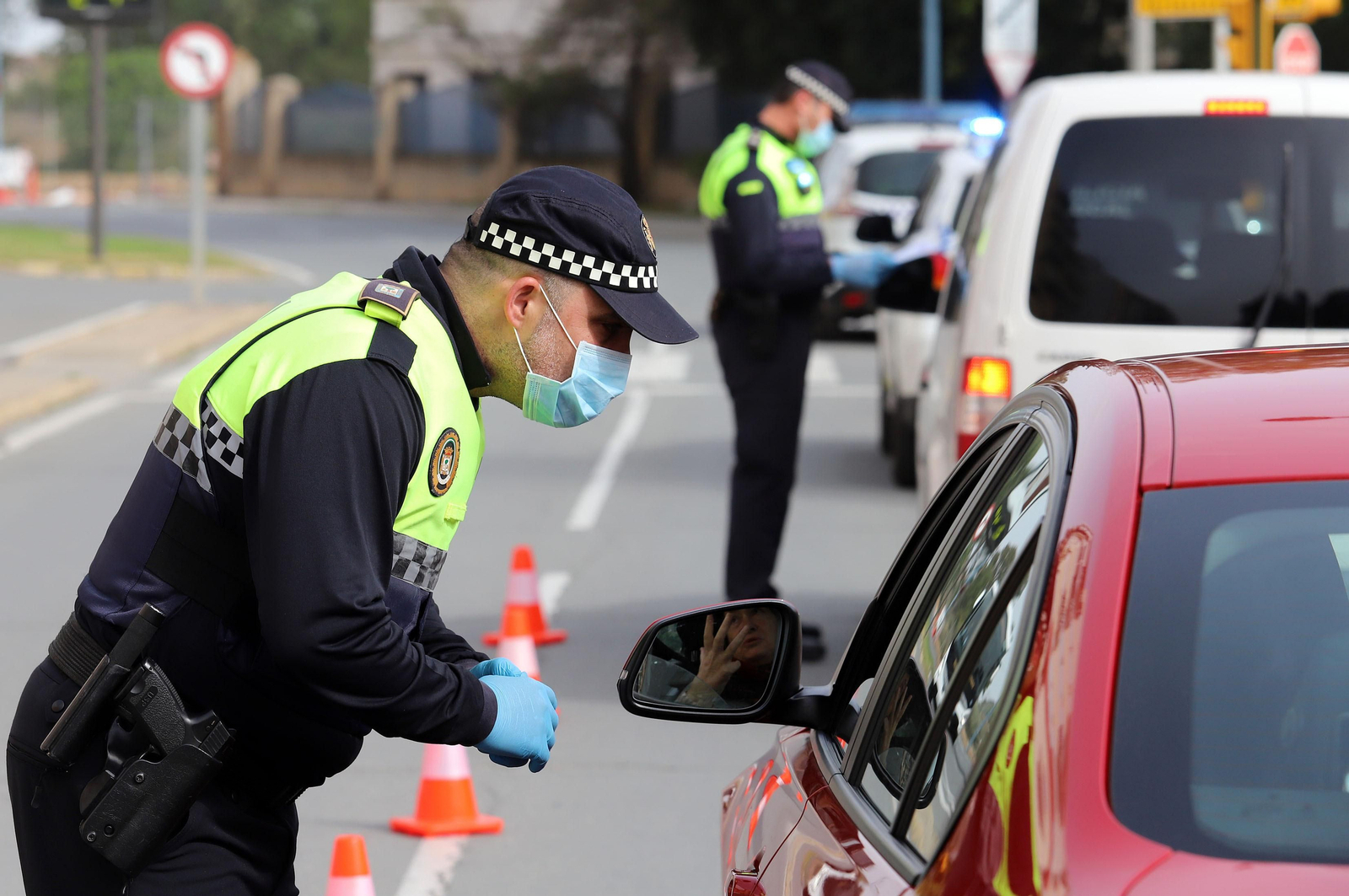 Imágenes de las actuaciones de la Policía Local de Huelva para combatir el coronavirus