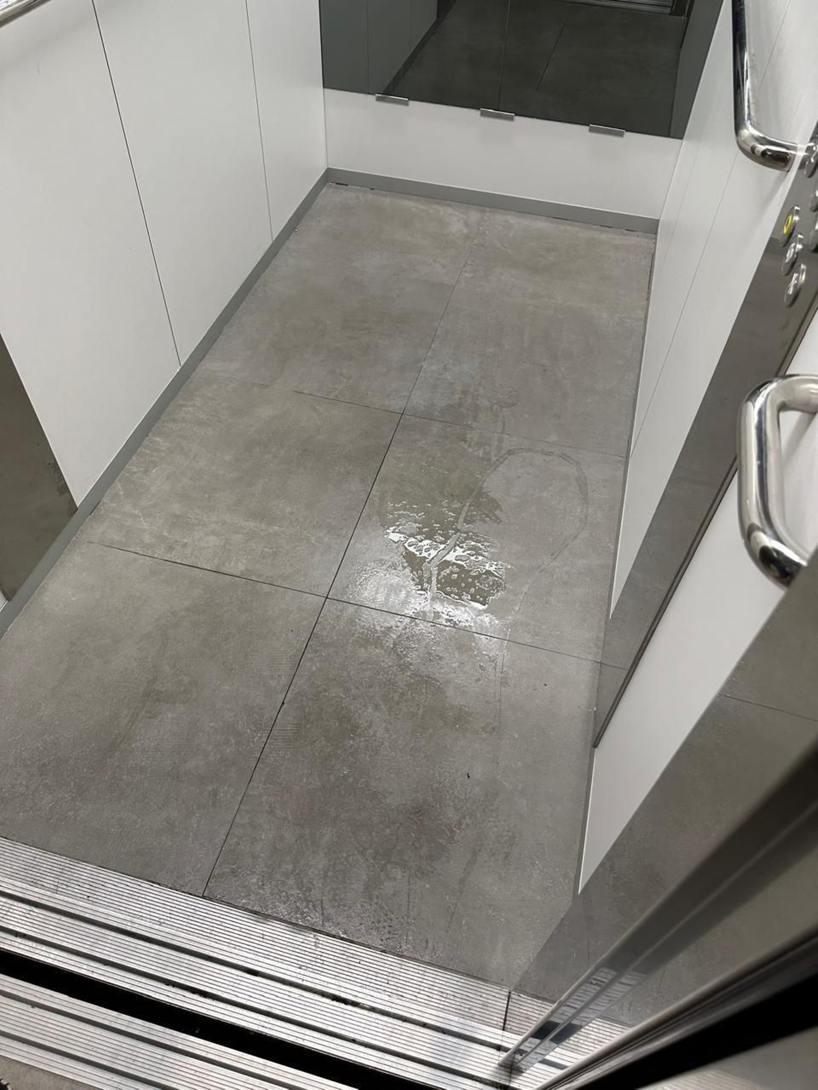 Las fotos de un grupo de WhatsApp de vecinos de las torres de Martiricos