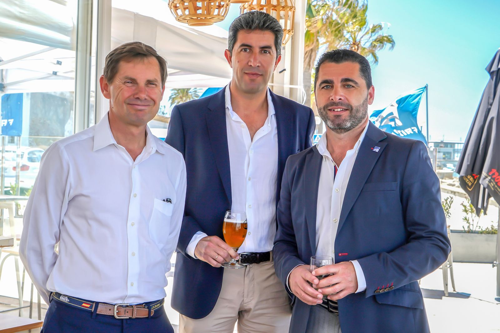 El Excmo. Sr. D. Cristóbal González-Aller Lacalle (Almirante Segundo Jefe del Arsenal de la Carraca), Alejandro Fernández-Montero (Segundo Apoyo Instalaciones Base Naval de Rota), y Agustín Jiménez Mota (Jefe Mantenimiento de la INA "Instalaciones Navales").