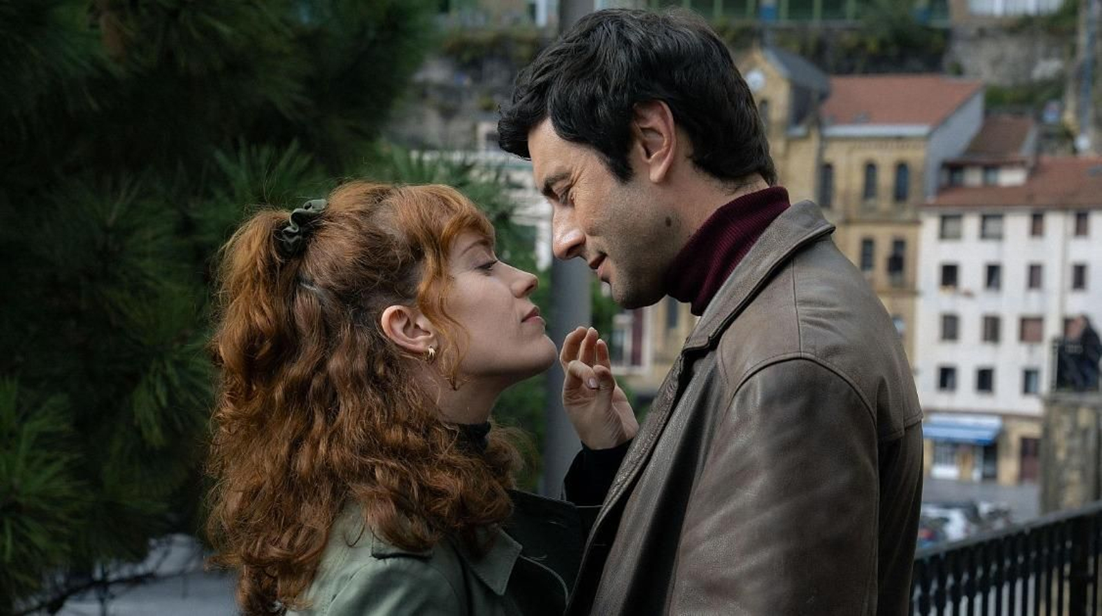 Javier Rey (Mario Sanz) e Itsaso Arana (Izaskun Bergara), protagonistas de 'La Frontera' en una escena de la serie.