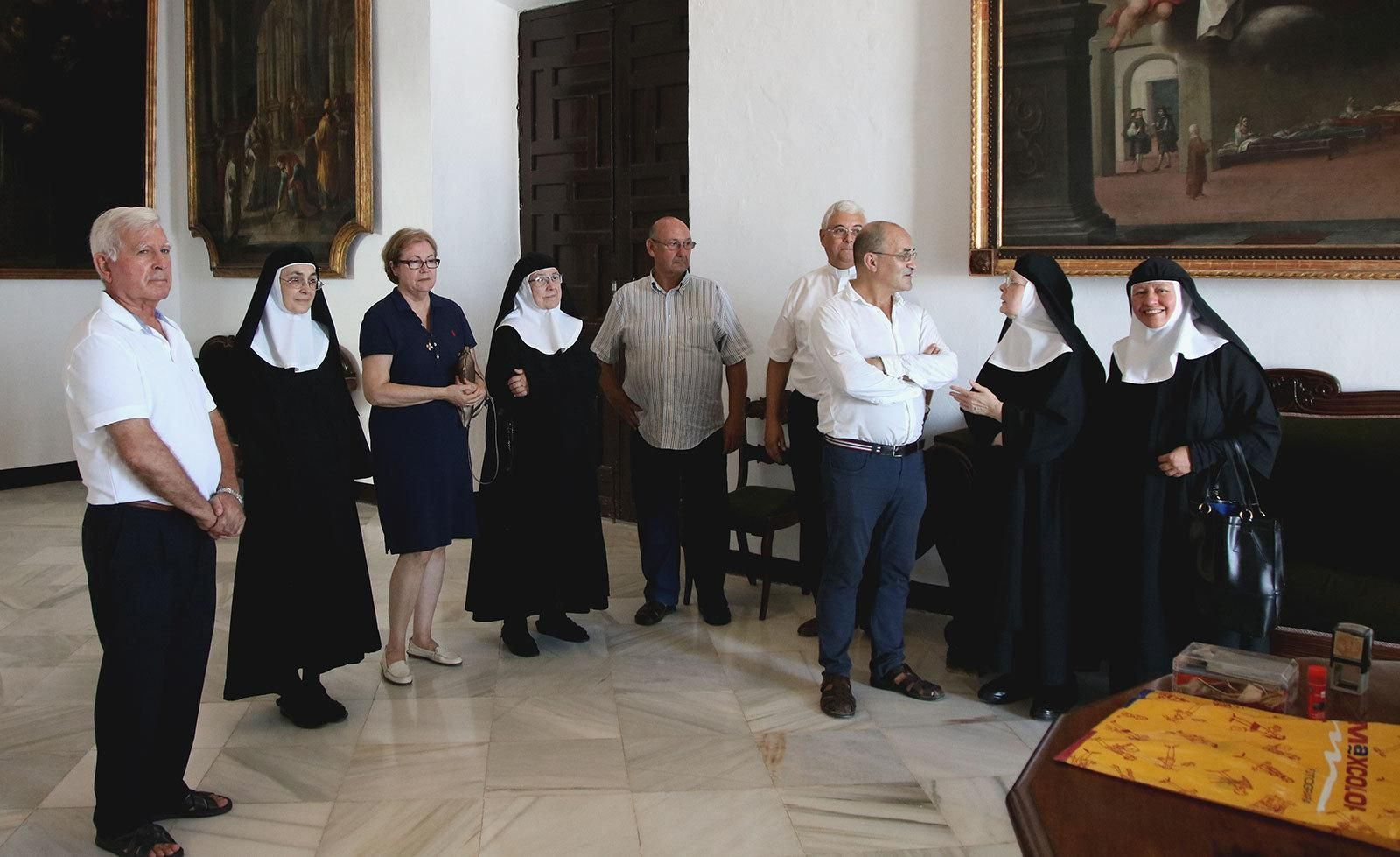 Monjas recoletas y sacerdotes, en la ceremonia de clausura del proceso diocesano del presunto milagro.