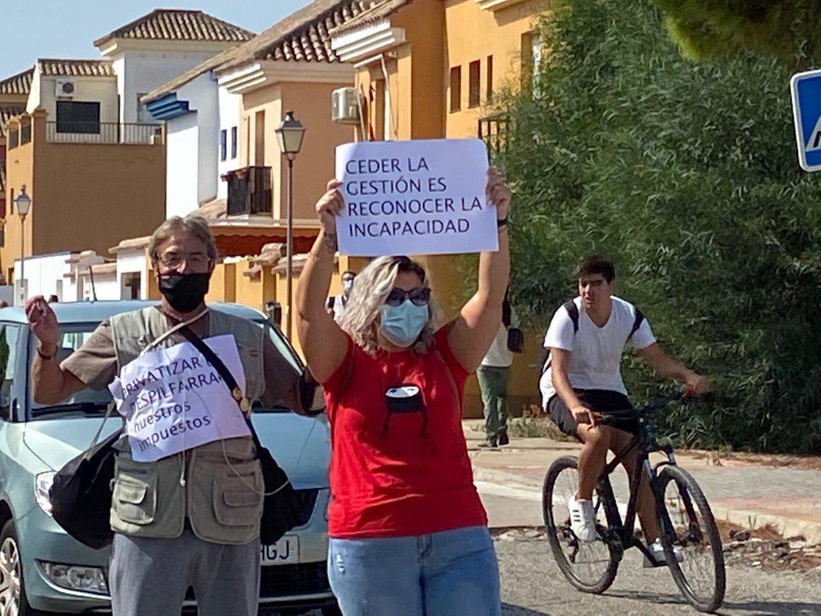 Gran participación en la cadena humana a las puertas de Los Toruños