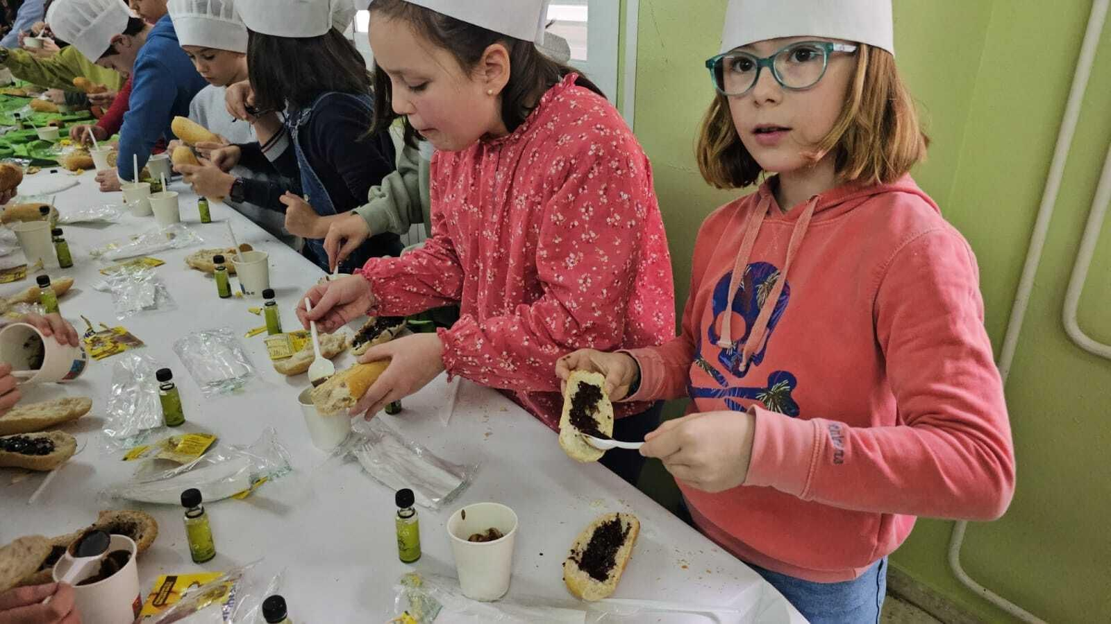 Desayuno saludable de UPA desayuno saludable para 340 alumnos del Colegio Nuestra Señora de la Capilla
