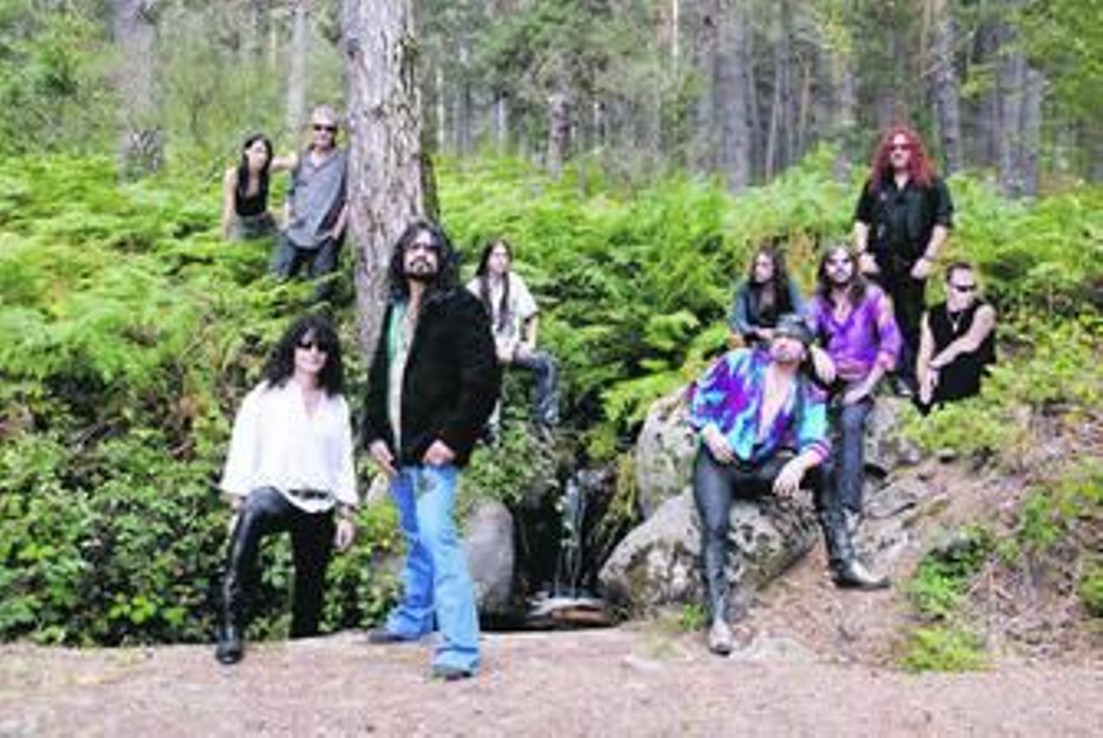 1. La concurrida banda vallecana, Mago de Oz, ofrecerá su primer y único concierto en la provincia de Granada, cerrando tres días de música joven 2. Harry Up!, se acompaña de nueva formación: Carlos Nievas, José Pineda, Koke González e Inma Sánchez 3. El ubetense Quilate escribe, compone e interpreta con la madurez propia de un superviviente de la industría 4. Los organizadores y apoyos institucionales del festival, junto a la coordinadora del Instituto de la juventud Olga Manzano, el director Diego Ballesteros y los artistas Quilate y Harry Up!