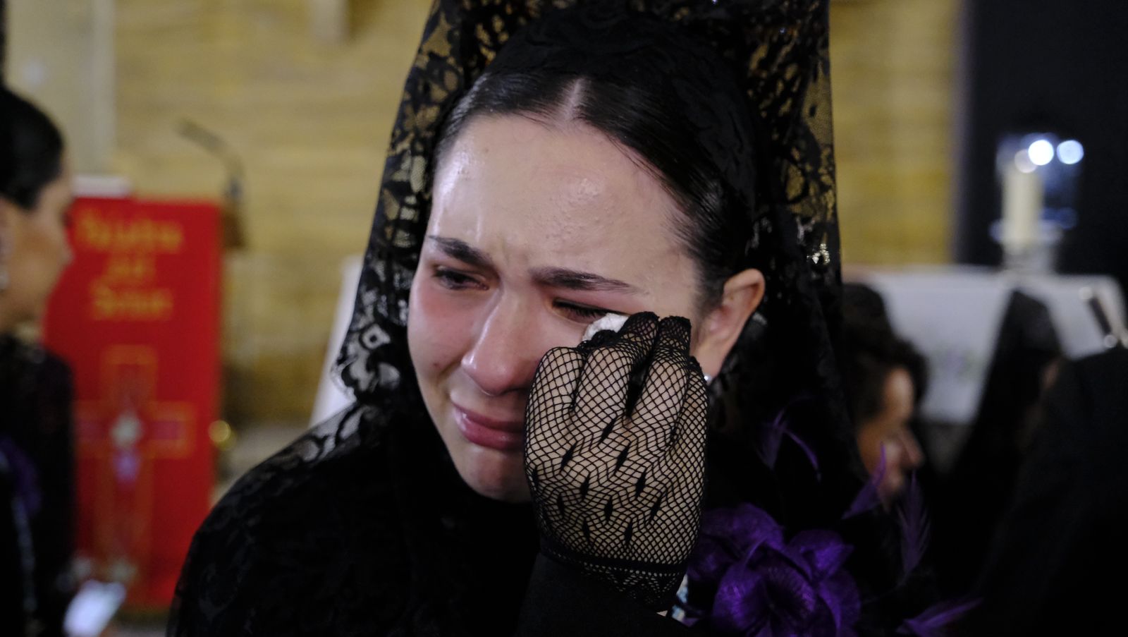 La Procesión de Los Ángeles de sobrepuso a la lluvia, en imágenes