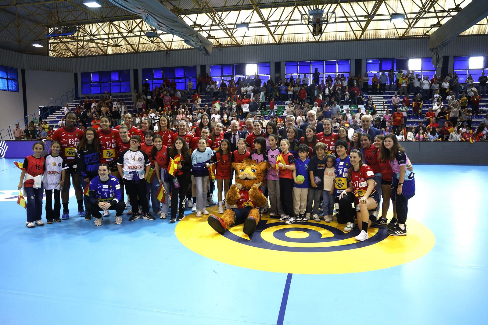Búscate durante el España - Croacia de balonmano en Algeciras