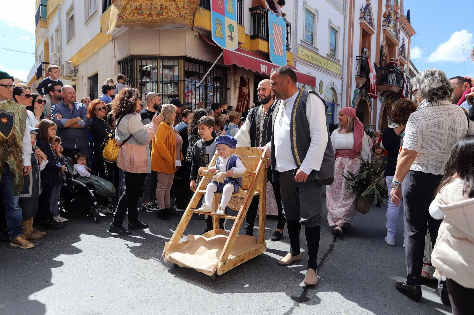 Imágenes del gran ambiente en la Feria Medieval de Palos de la Frontera, Huelva