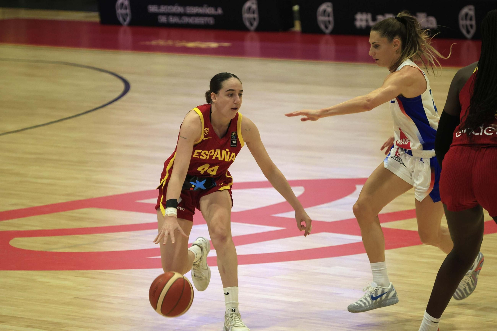 Fotos del partido y ambiente en el España-Francia del Torneo Internacional de Baloncesto Femenino en La Línea