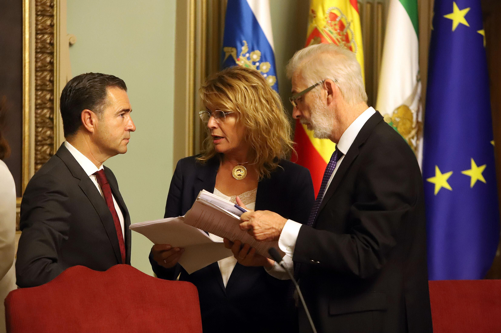 Imágenes del pleno municipal del Ayuntamiento de Huelva