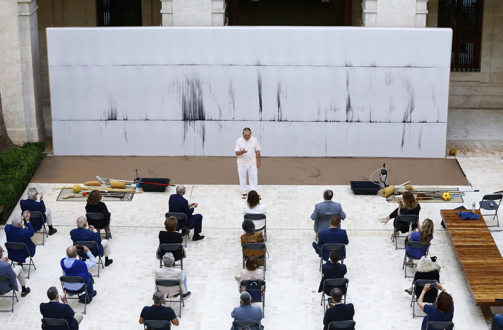 Fotos: Así es 'Despintura fònica', la performance de Miquel Barceló en el Museo de Málaga