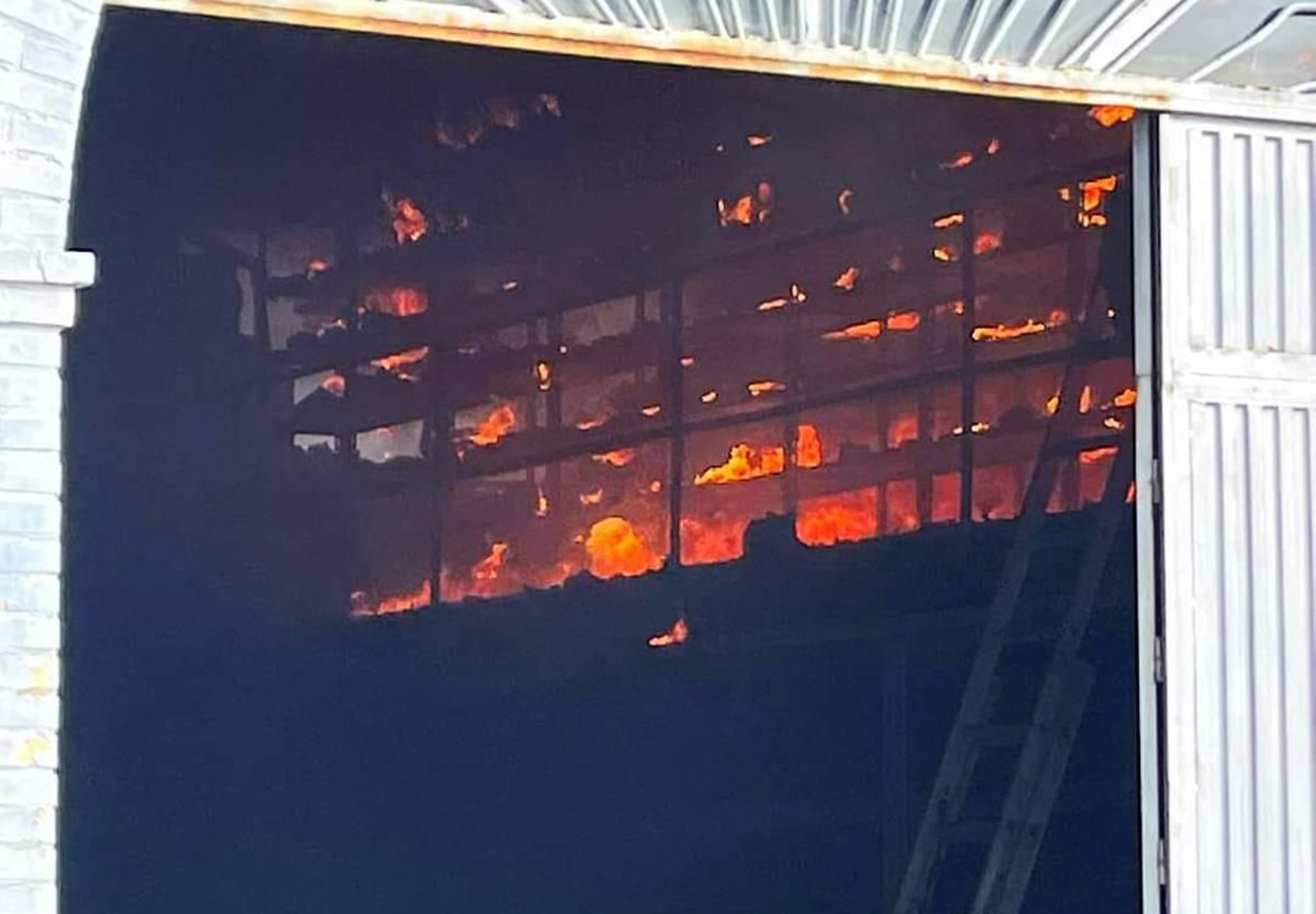Así han quedado las naves industriales del polígono pesquero de Isla Cristina tras el incendio Así han quedado las naves industriales del polígono pesquero de Isla Cristina tras el incendio
