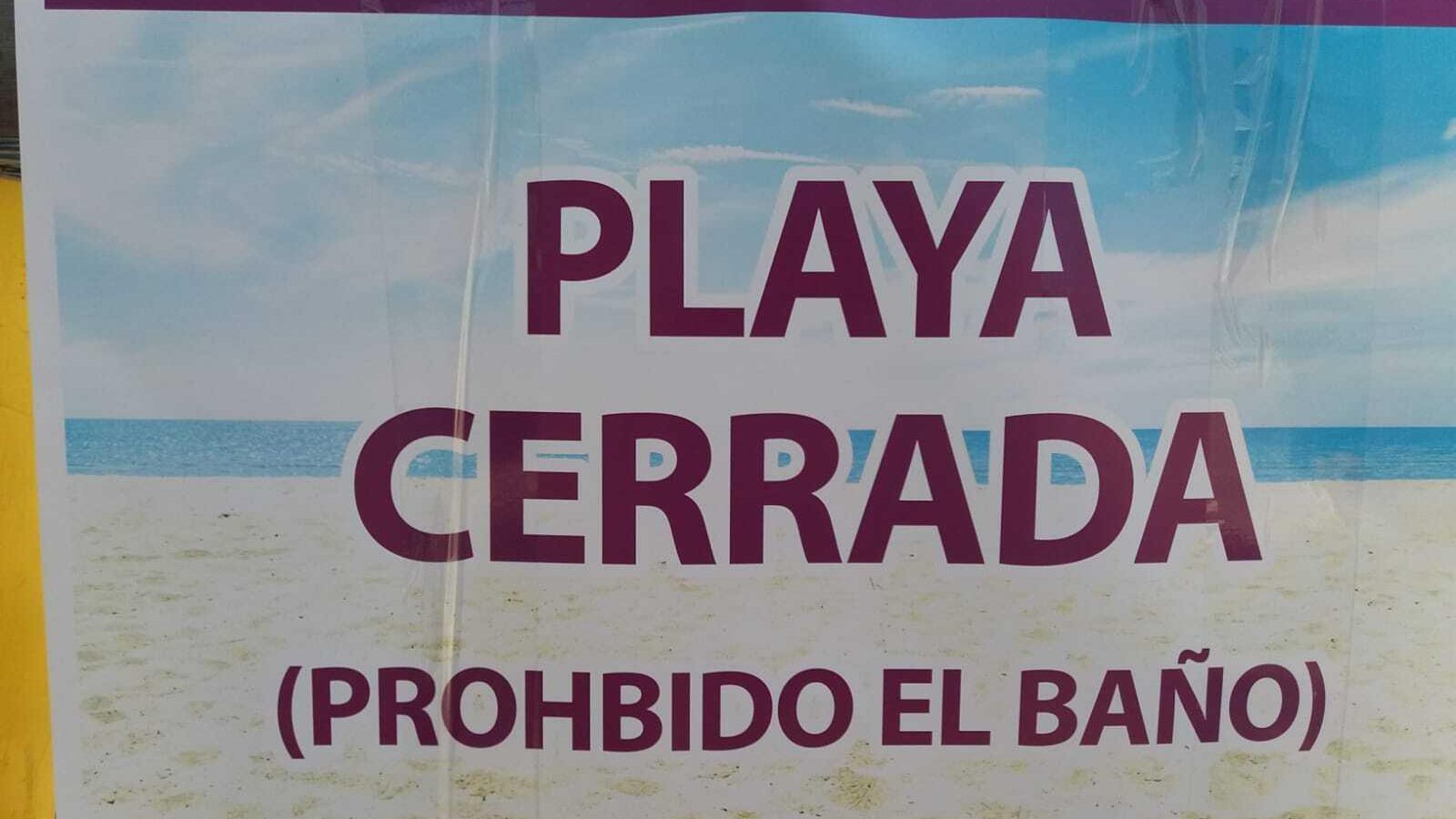 Cartel colocado en la playa del Río San Pedro.