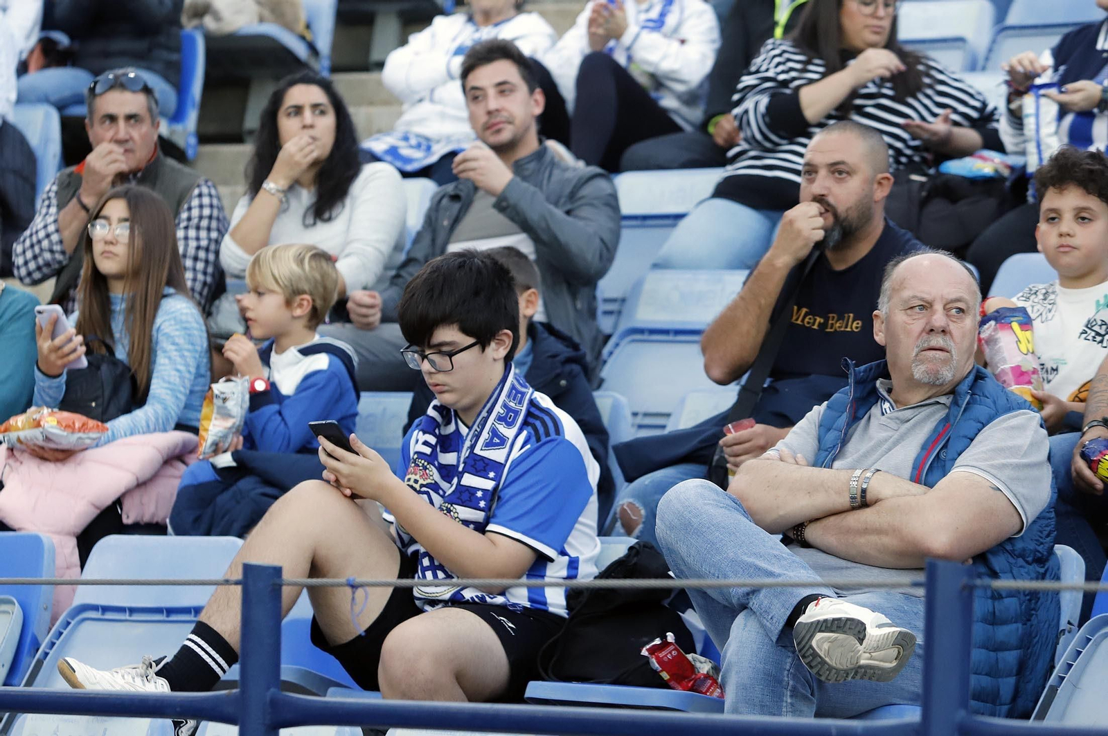 Gran ambiente en las gradas del Nuevo Colombino para el Recre-At Sanluqueño, en imágenes