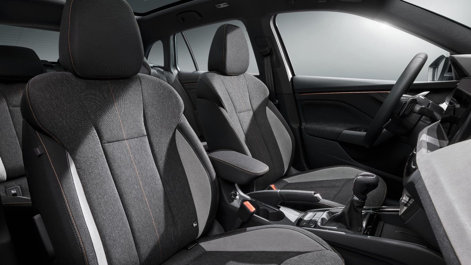 Sobre todo en el interior, aumentan los materiales de origen sostenible, como tejidos reciclados o fibras vegetales.