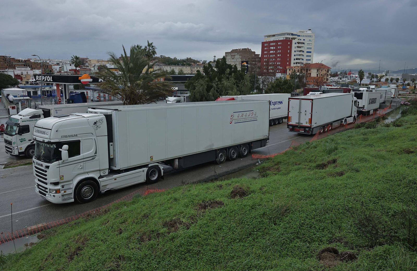 Fotos de los camiones retenidos en Algeciras