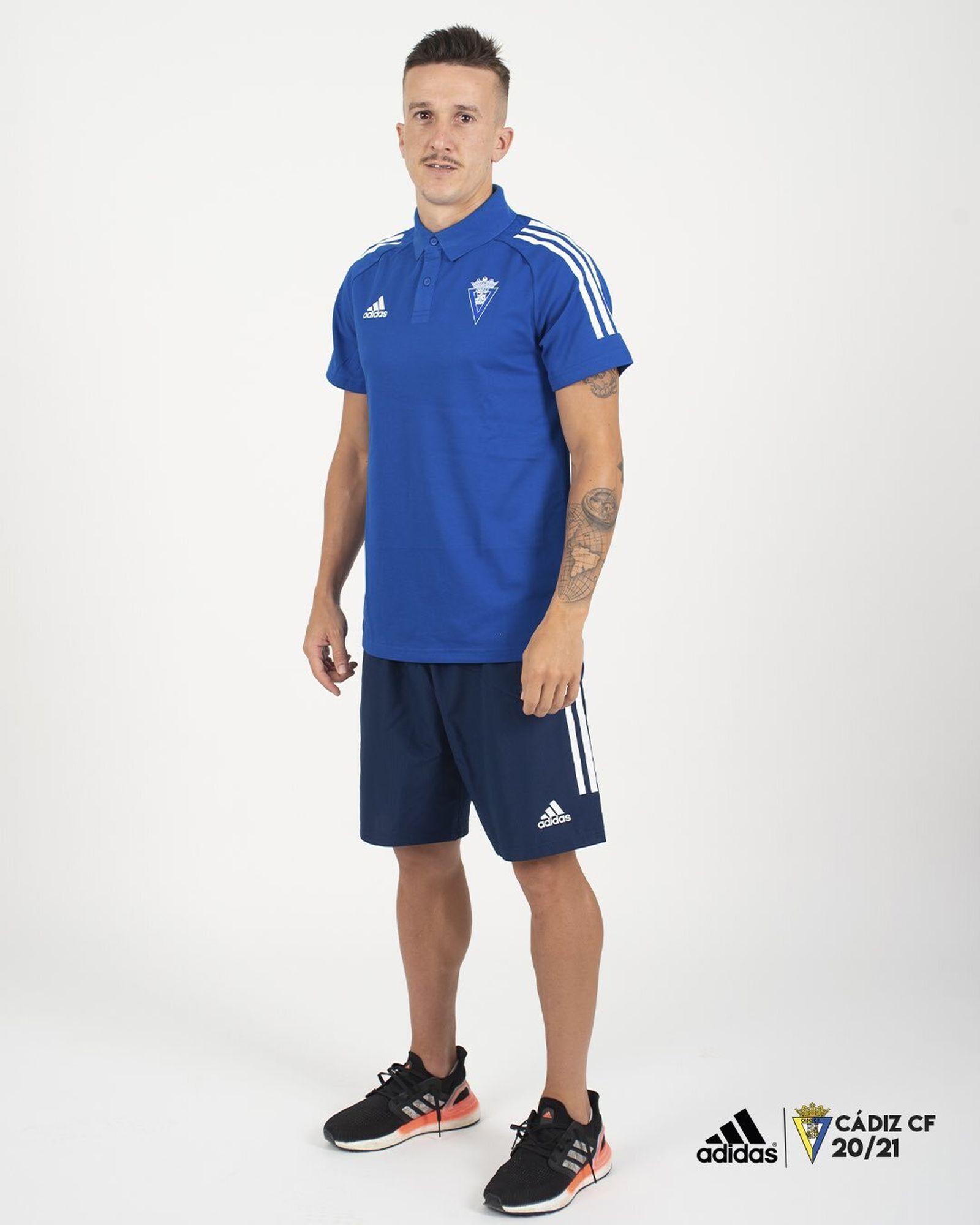 Líneas de entrenamiento y paseo para técnicos y jugadores.