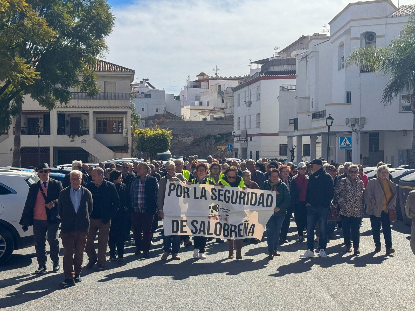 Vecinos de Salobreña se concentran para protestar por el aumento de robos en el municipio