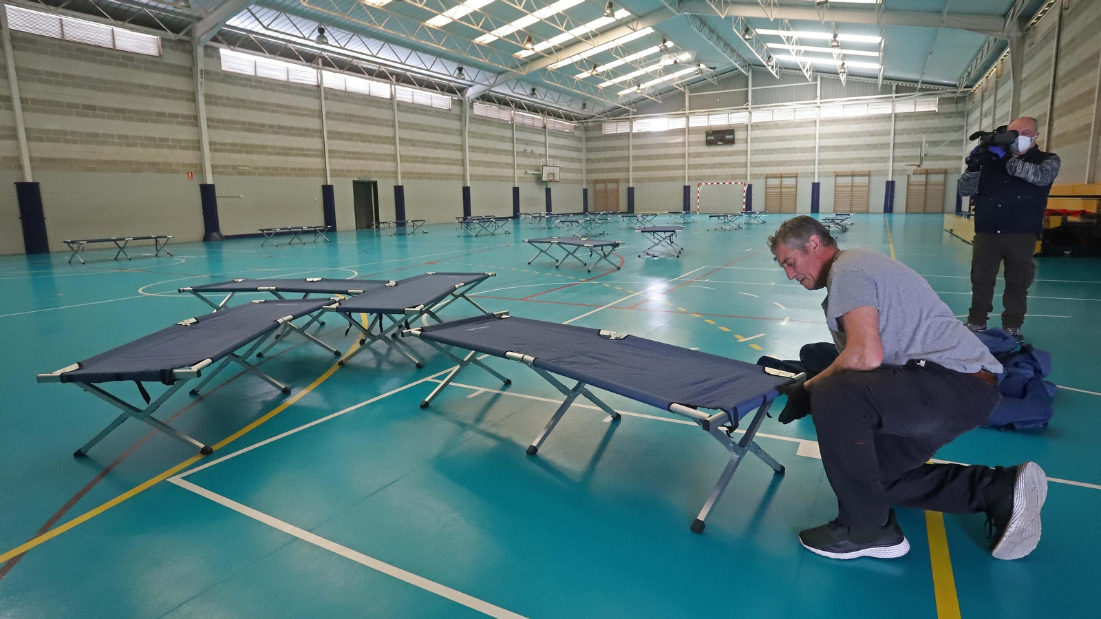 Montaje del albergue de emergencia en El Saladillo