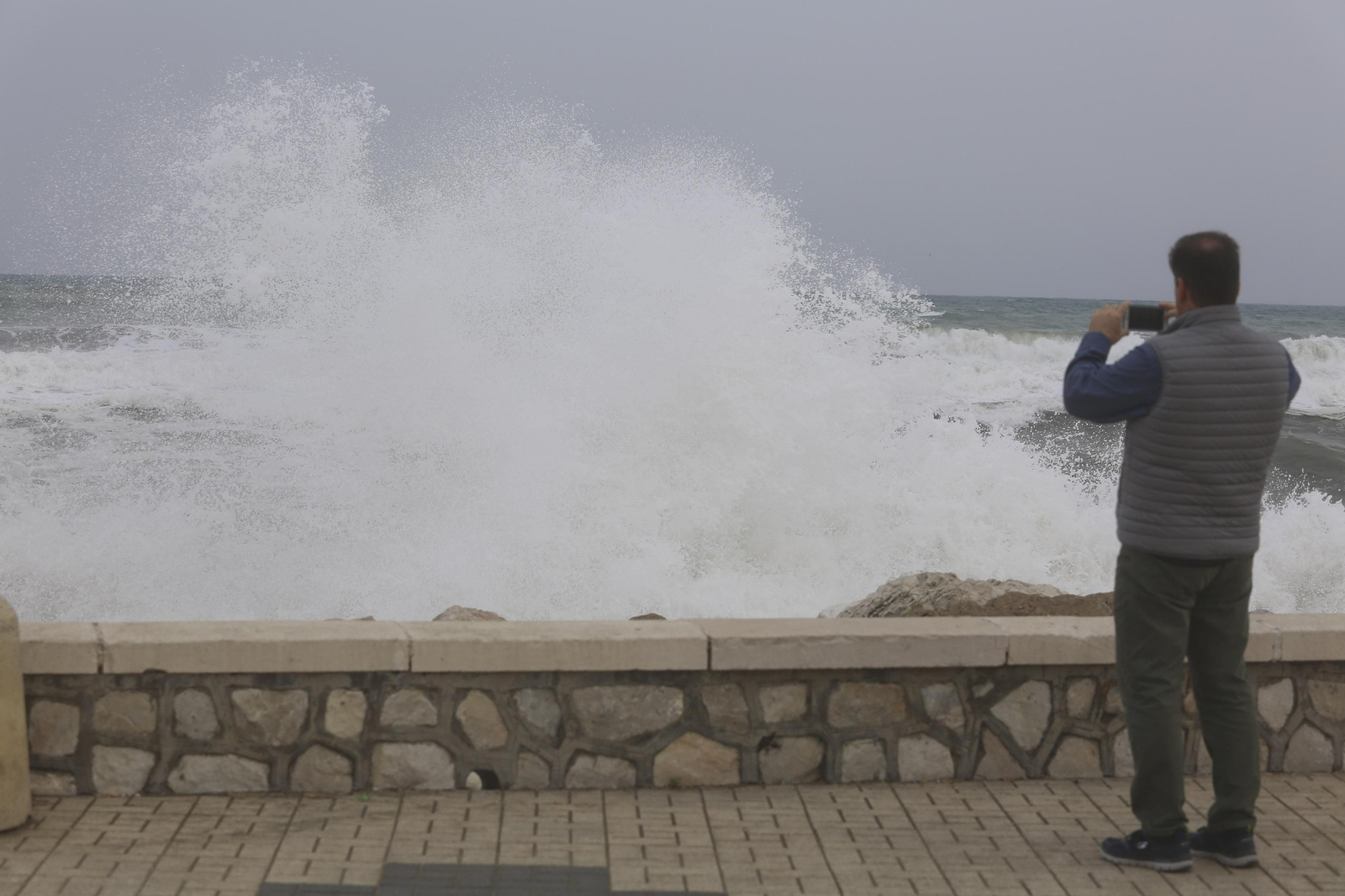 Las fotos del temporal en las playas de Málaga