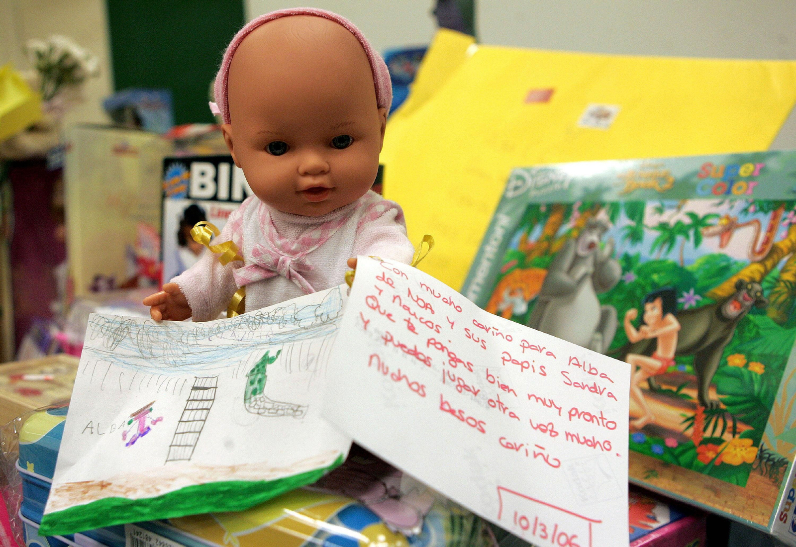 Regalos para una niña que sufrió maltrato infantil en un hospital Regalos para una niña que sufrió maltrato infantil en un hospital