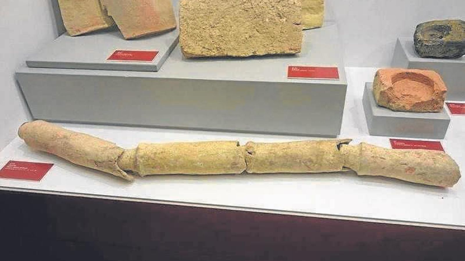 Atanores, las cañerías de barro cocido utilizadas en las viviendas del Mesón Gitano.