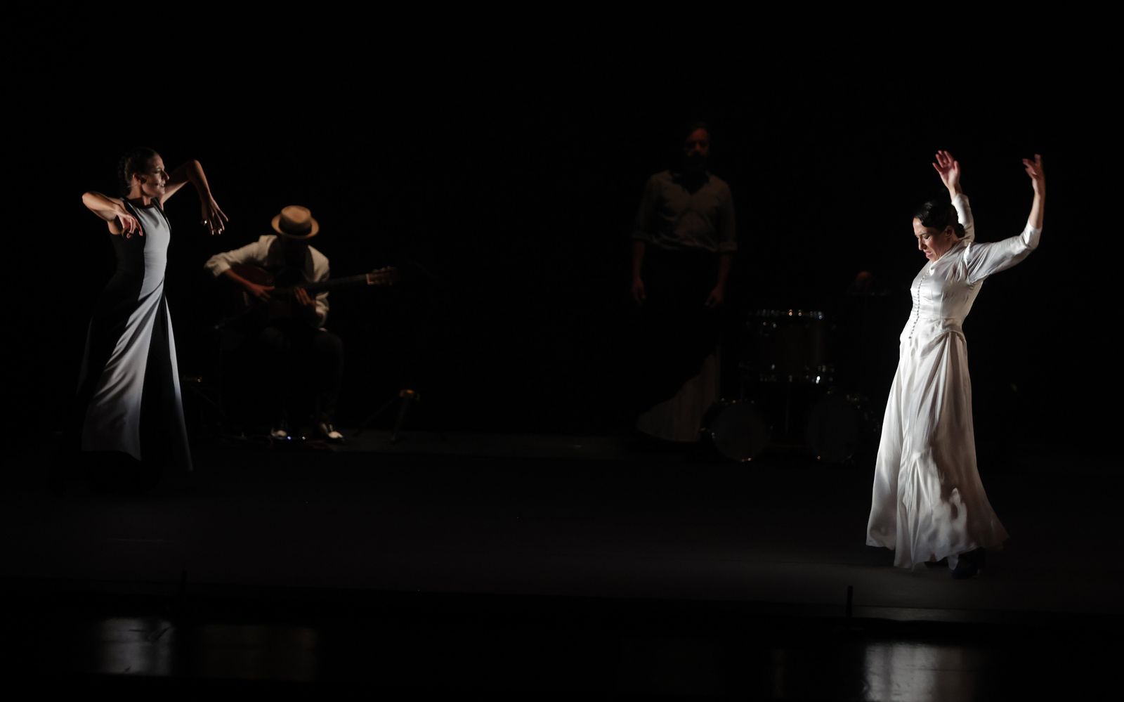 Las imágenes del espectáculo de Ana Morales en la Bienal