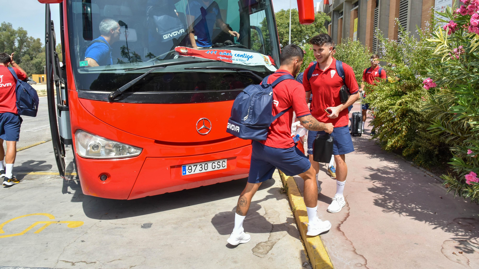 Las fotos de la salida del Algeciras CF para Barcelona