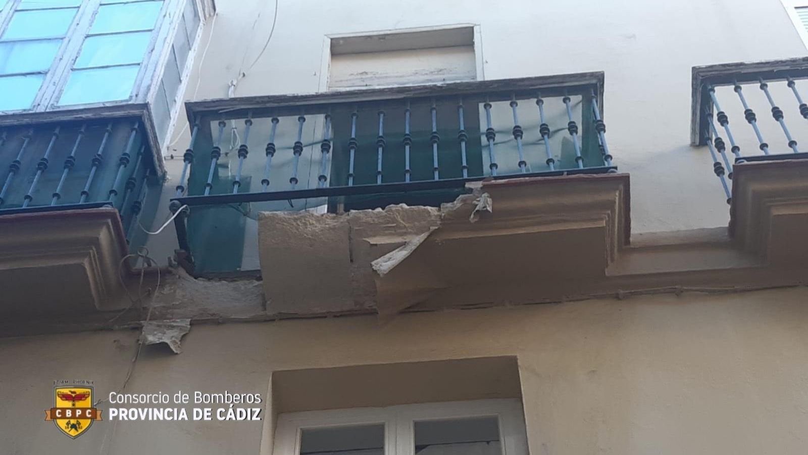Así ha quedado el balcón tras el desprendimiento