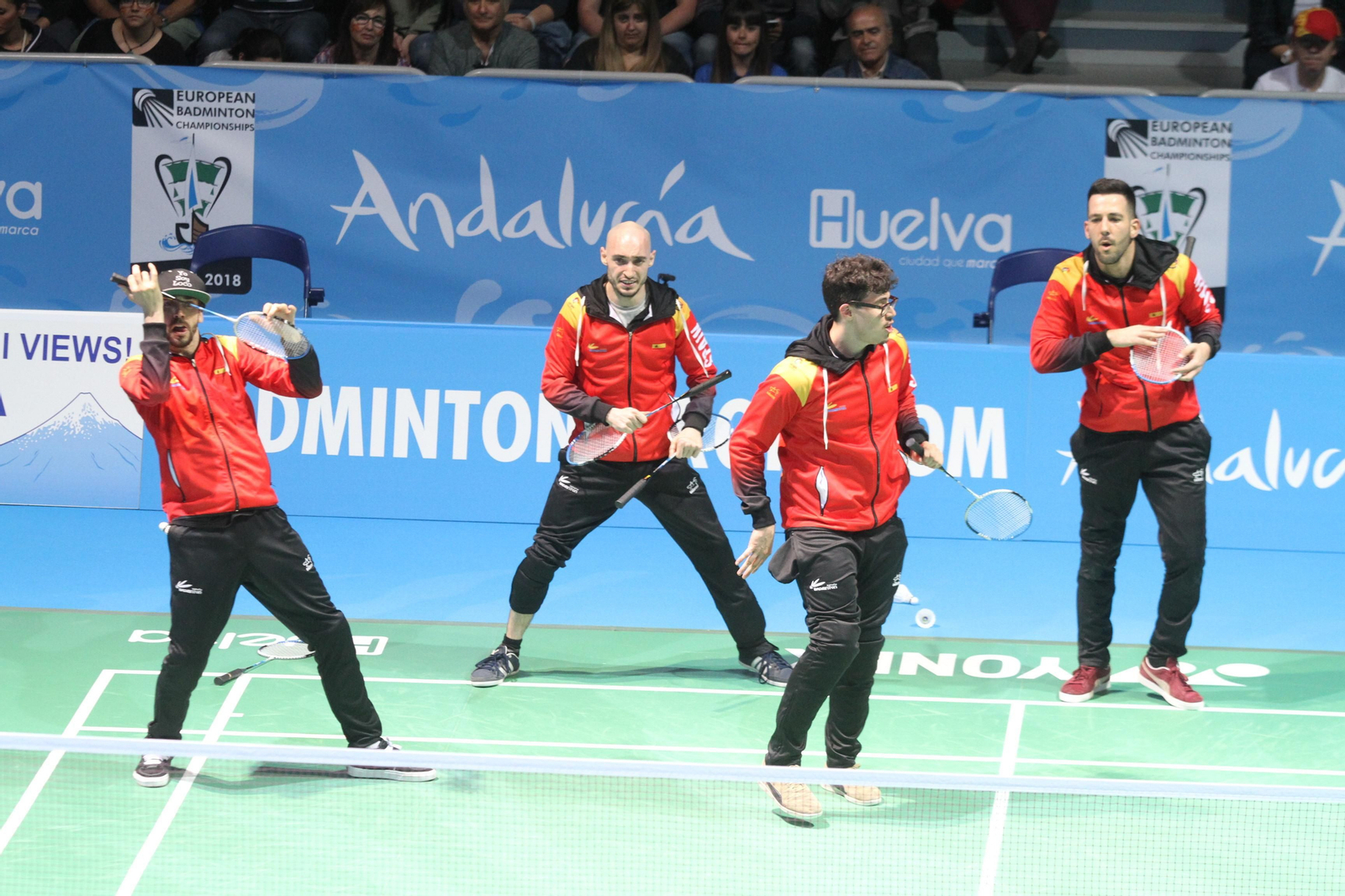 Las gradas del pabellón Carolina Marín se llenaron para ver ganar el oro a la onubense.