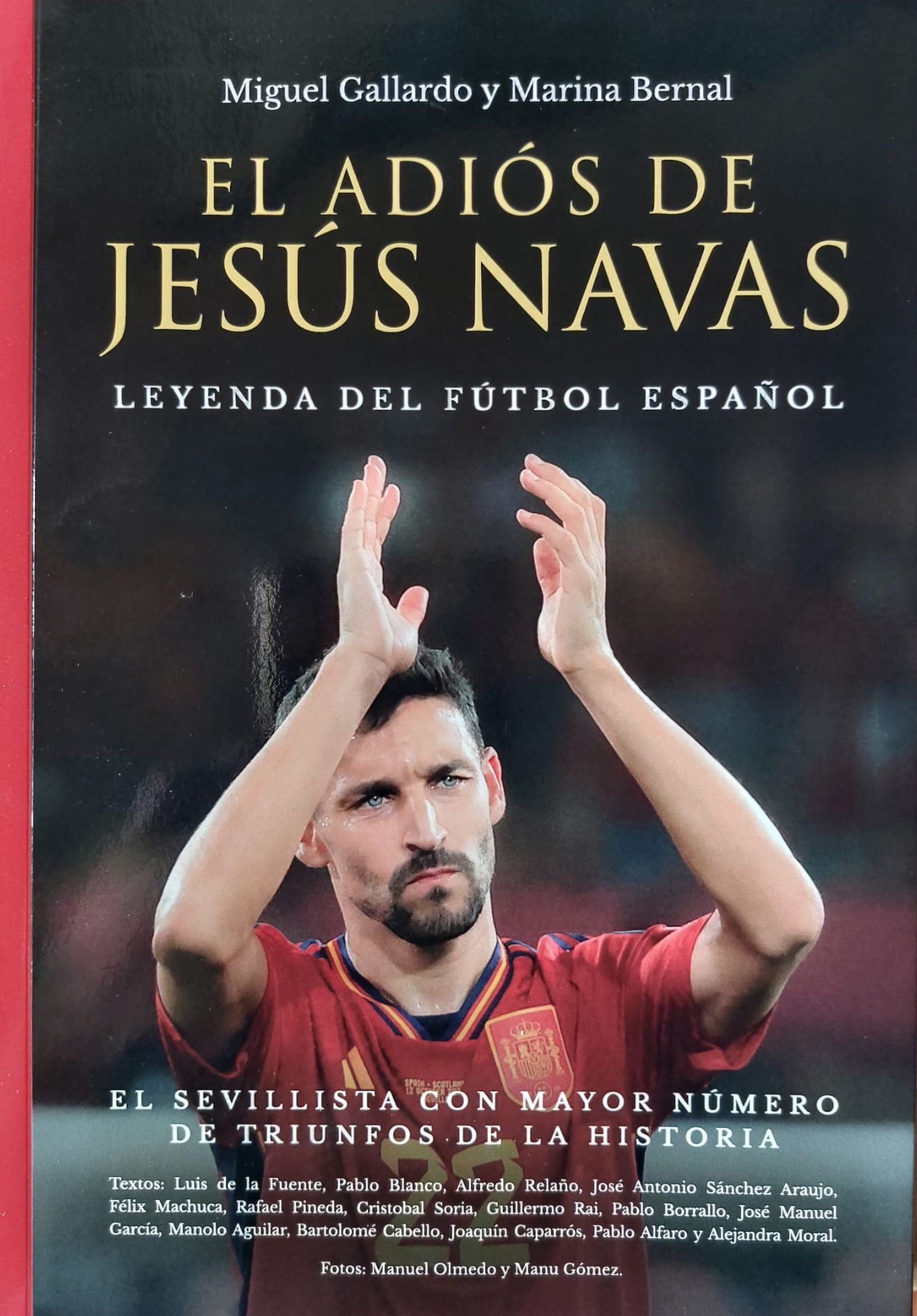 Portada del libro 'El adiós de Jesús Navas. Leyenda del fútbol español'.