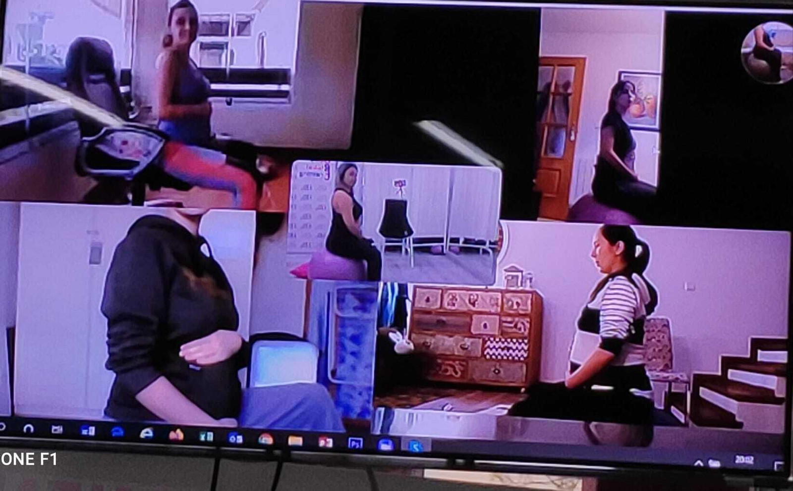 Una captura de pantalla durante las clases de preparación al parto que imparte la entrenadora Carolina Roero.