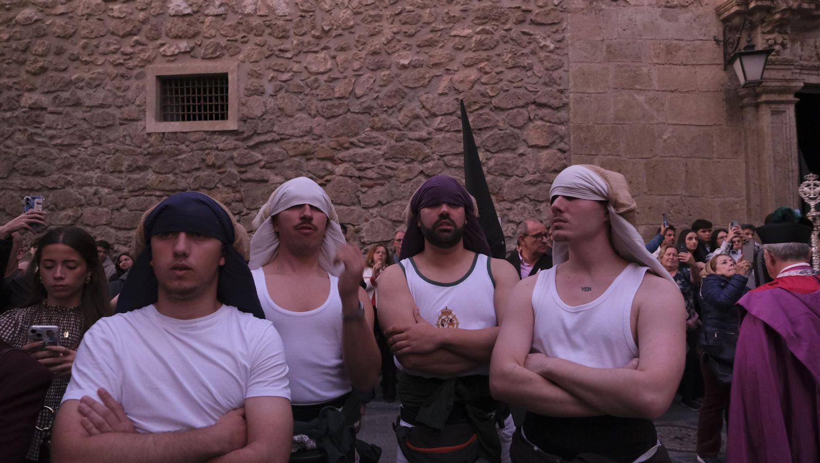 Estudiantes en la Semana Santa de Almería 2025