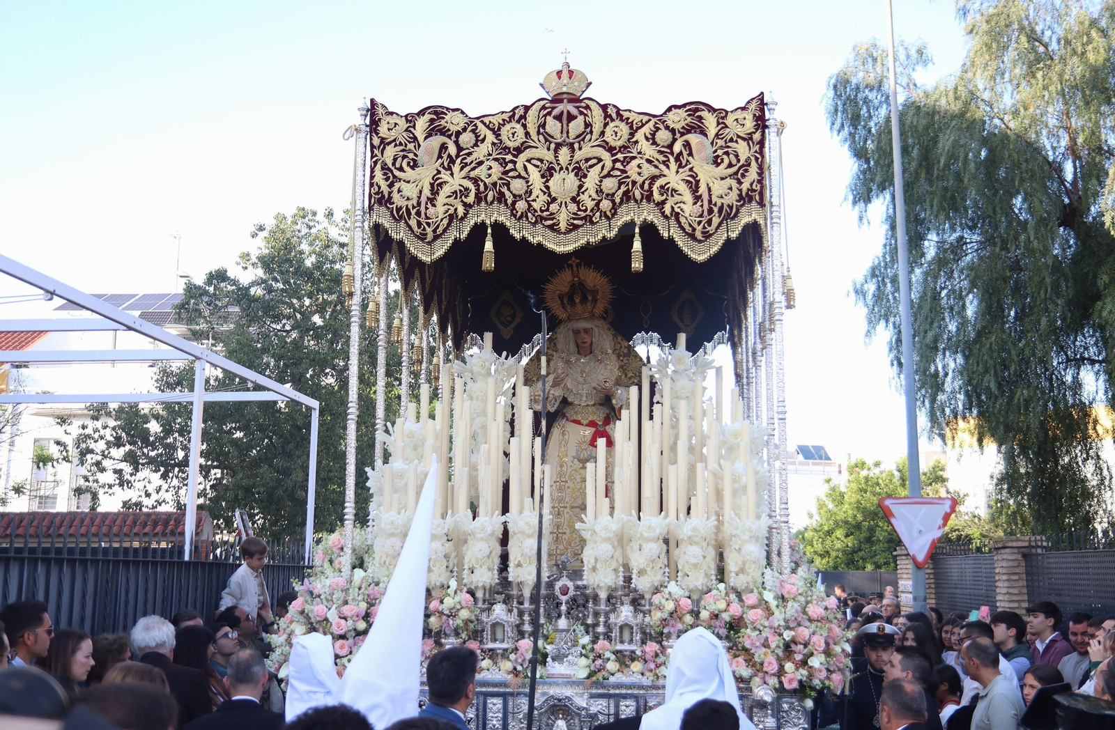 La Hermandad de La Milagrosa en la Semana Santa de Sevilla 2025