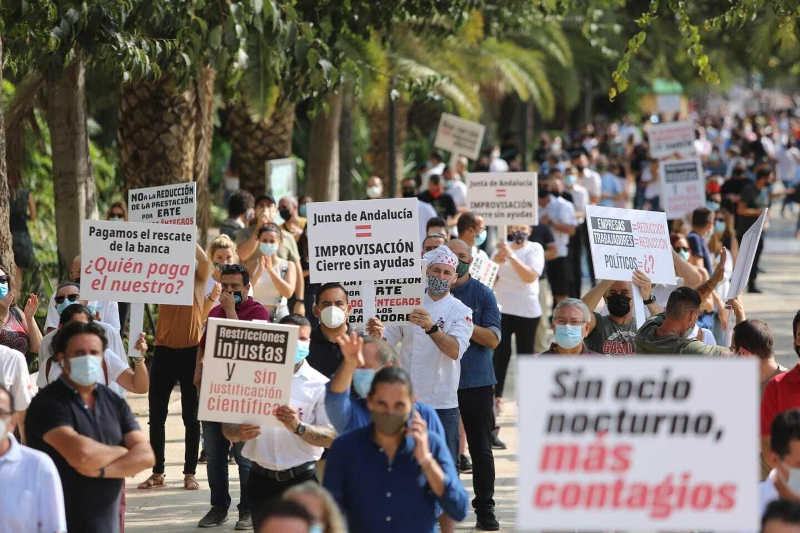 Fotos: Los hosteleros de Málaga alzan la voz para exigir un plan de rescate