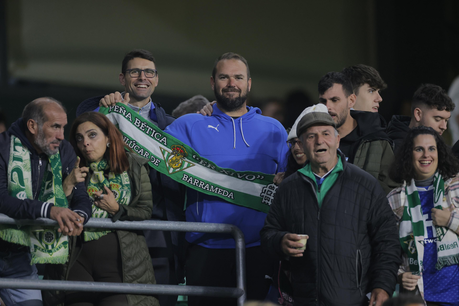 Búscate en las fotos del Betis-Las Palmas