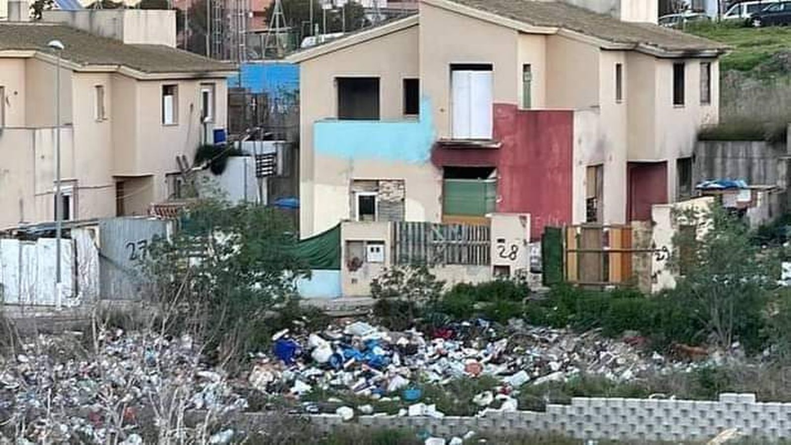 Suciedad en una de las zonas del pueblo.