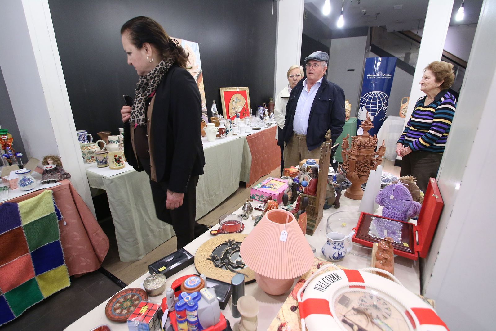 Juntos por Bolivia en un mercadillo.