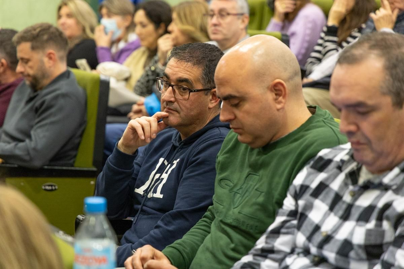 Encierro y asamblea convocado por CCOO, Satse, CSIF y UGT para denunciar el incumplimiento de los acuerdos en materia sanitaria por parte de la Junta de Andalucía