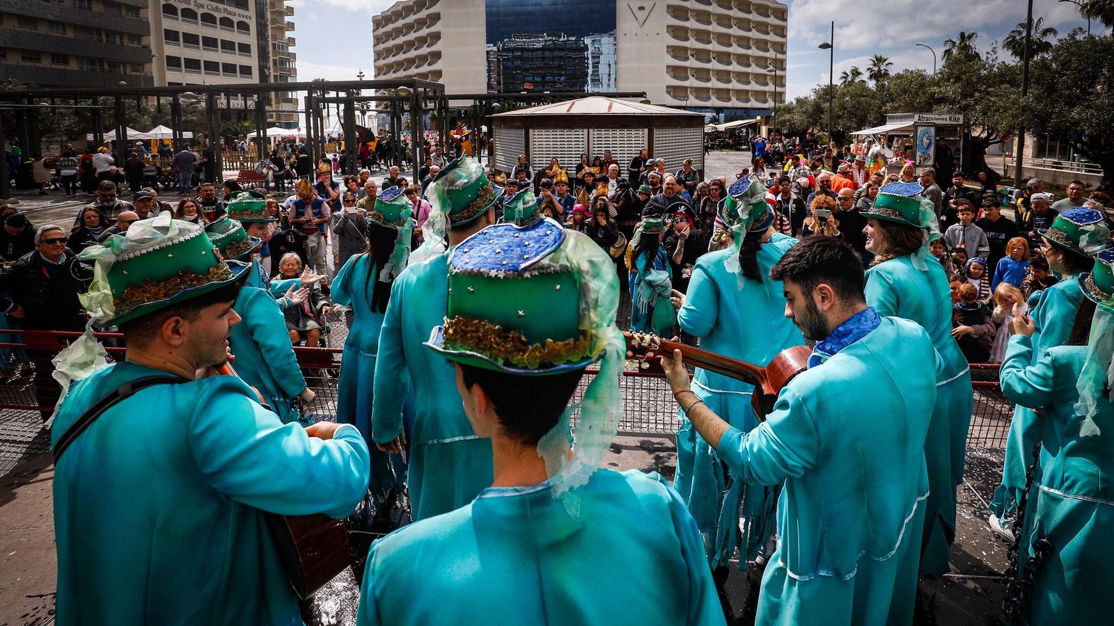 Las mejores imágenes del primer domingo de Carnaval de Cádiz