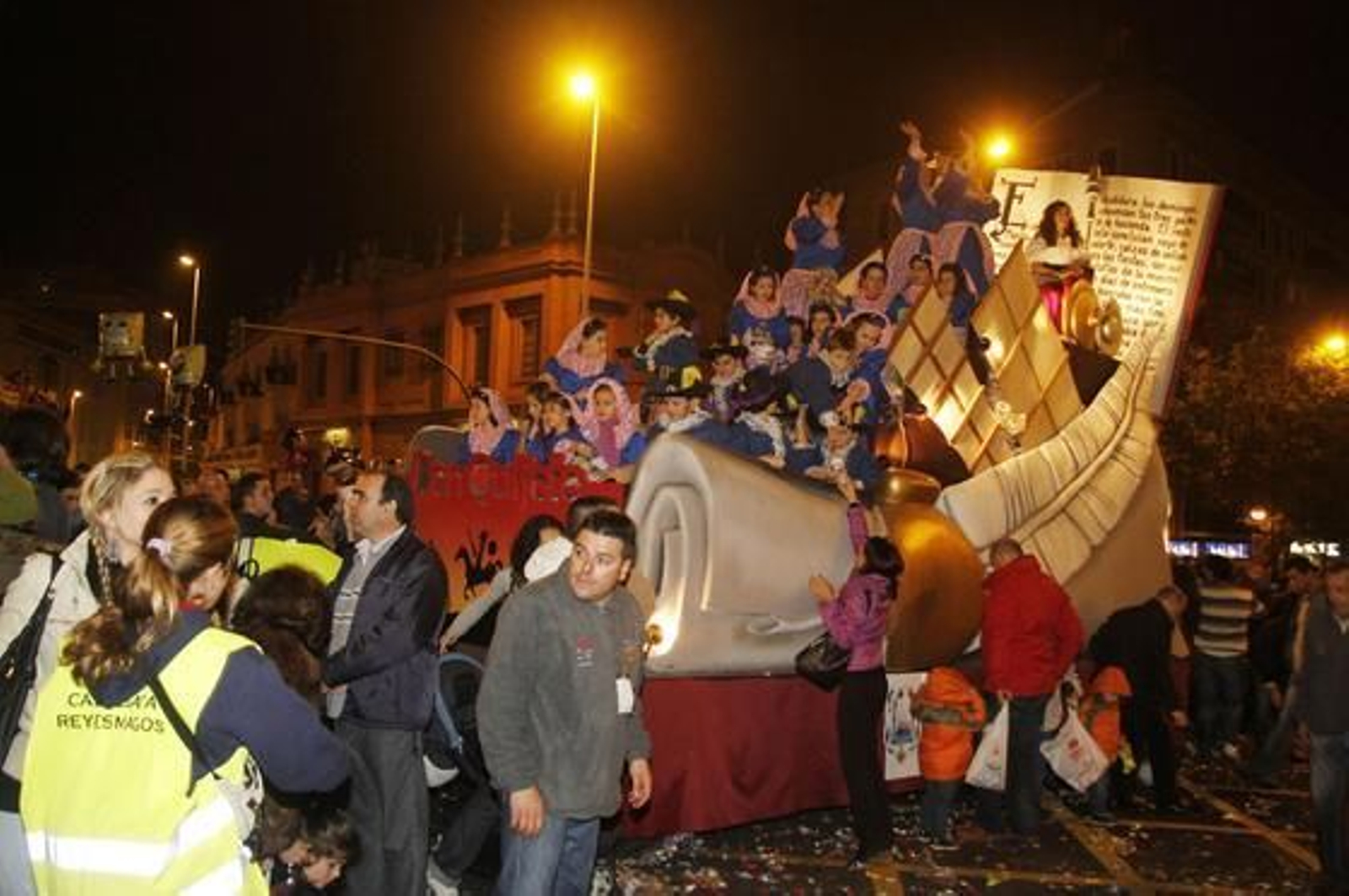 Imégenes de la Cabalgata de Reyes Magos por las calles de la ciudad.

Foto: Victoria Hidalgo