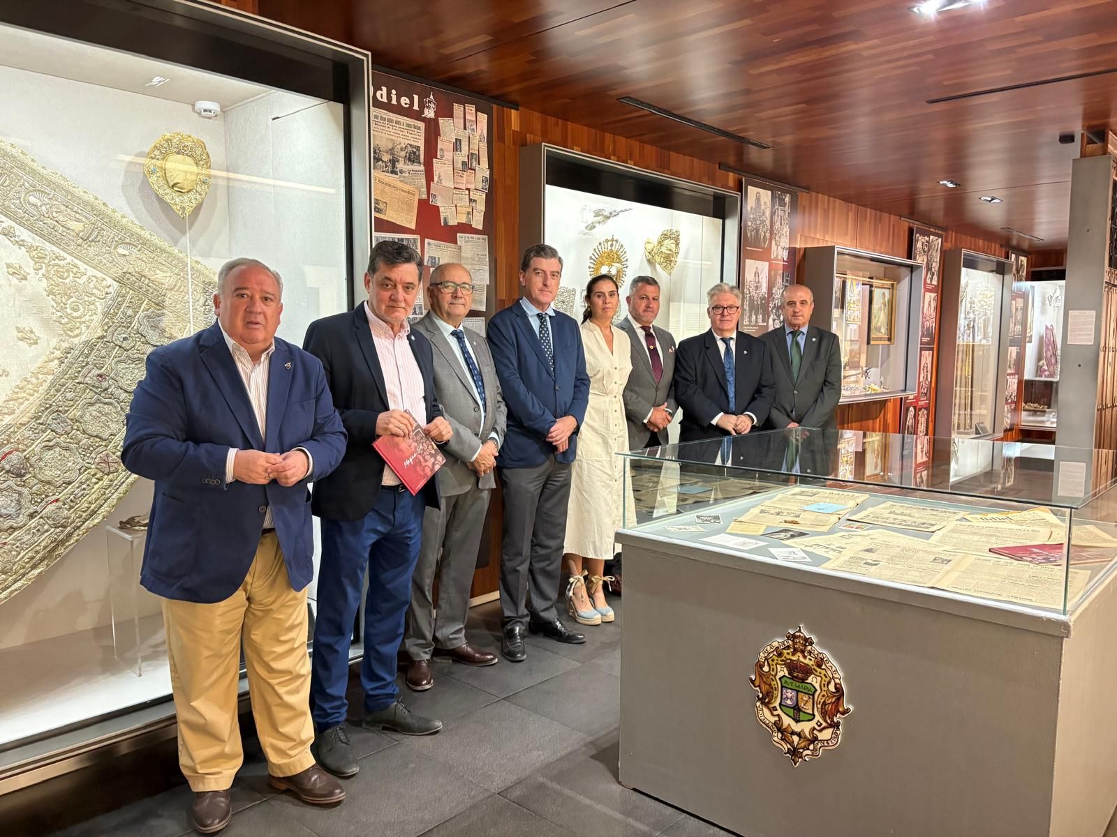 Un momento de la inauguración de la exposición 'Magnas' en el Museo de la Virgen del Rocío.