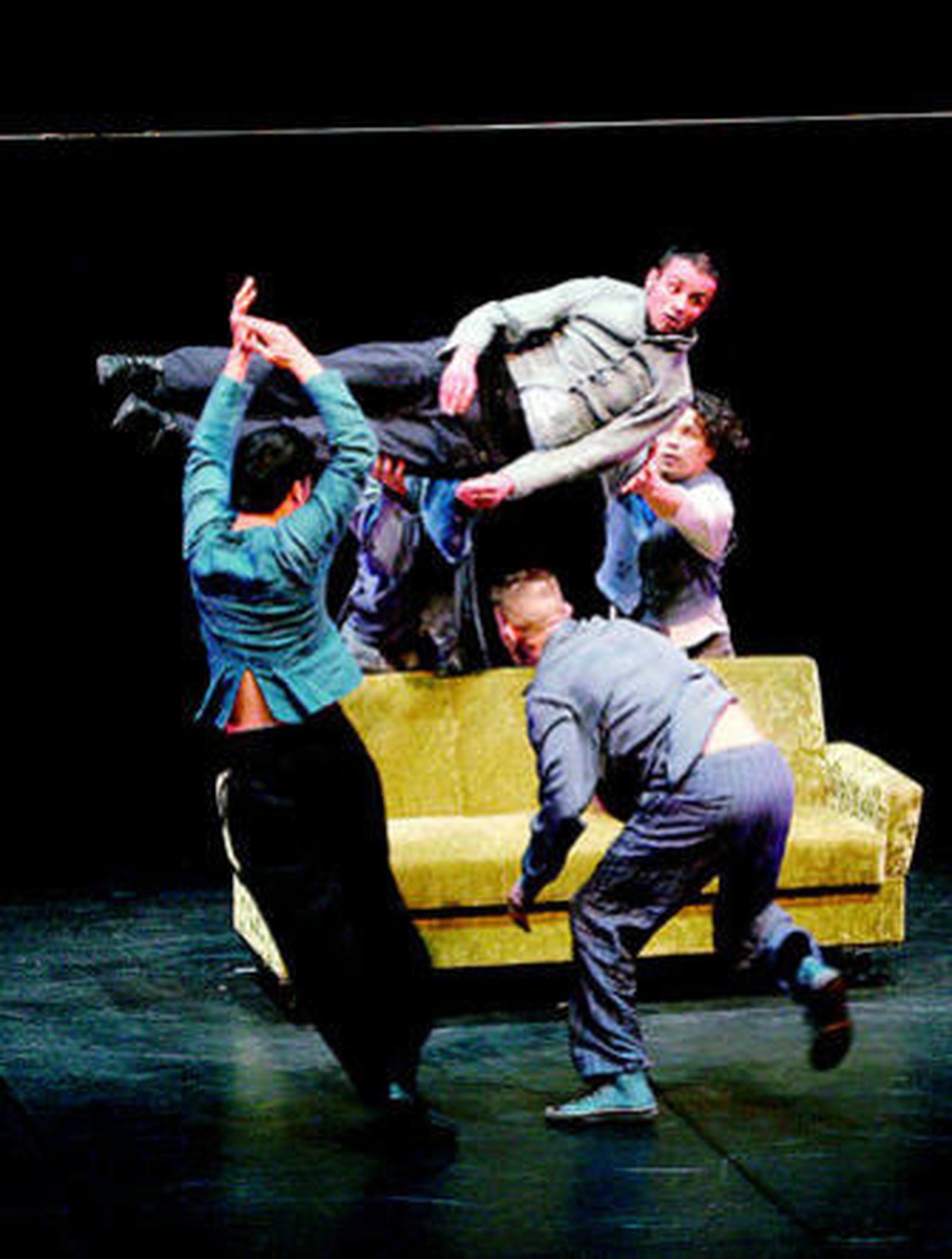 Kader Attou, coreógrafo y director del Centro Nacional de La Rochelle, rescata recuerdos de su infancia en su espectáculo.