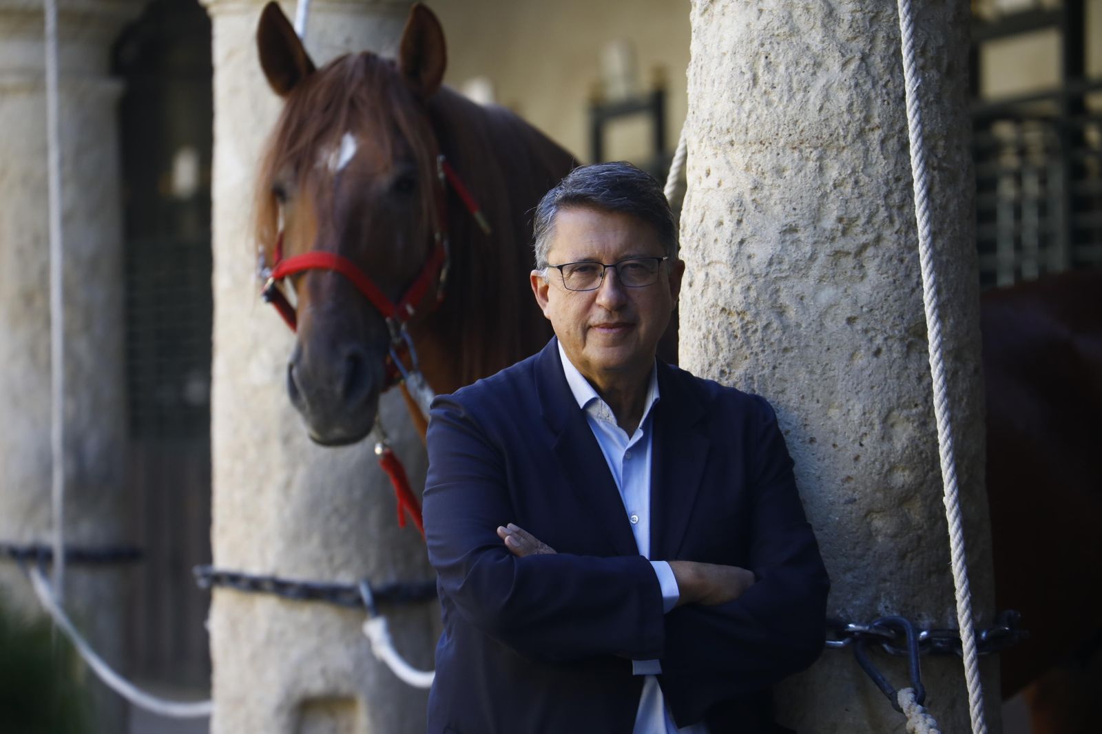 El presidente de Córdoba Ecuestre, Rafael Blanco, posa en las instalaciones de Caballerizas Reales.