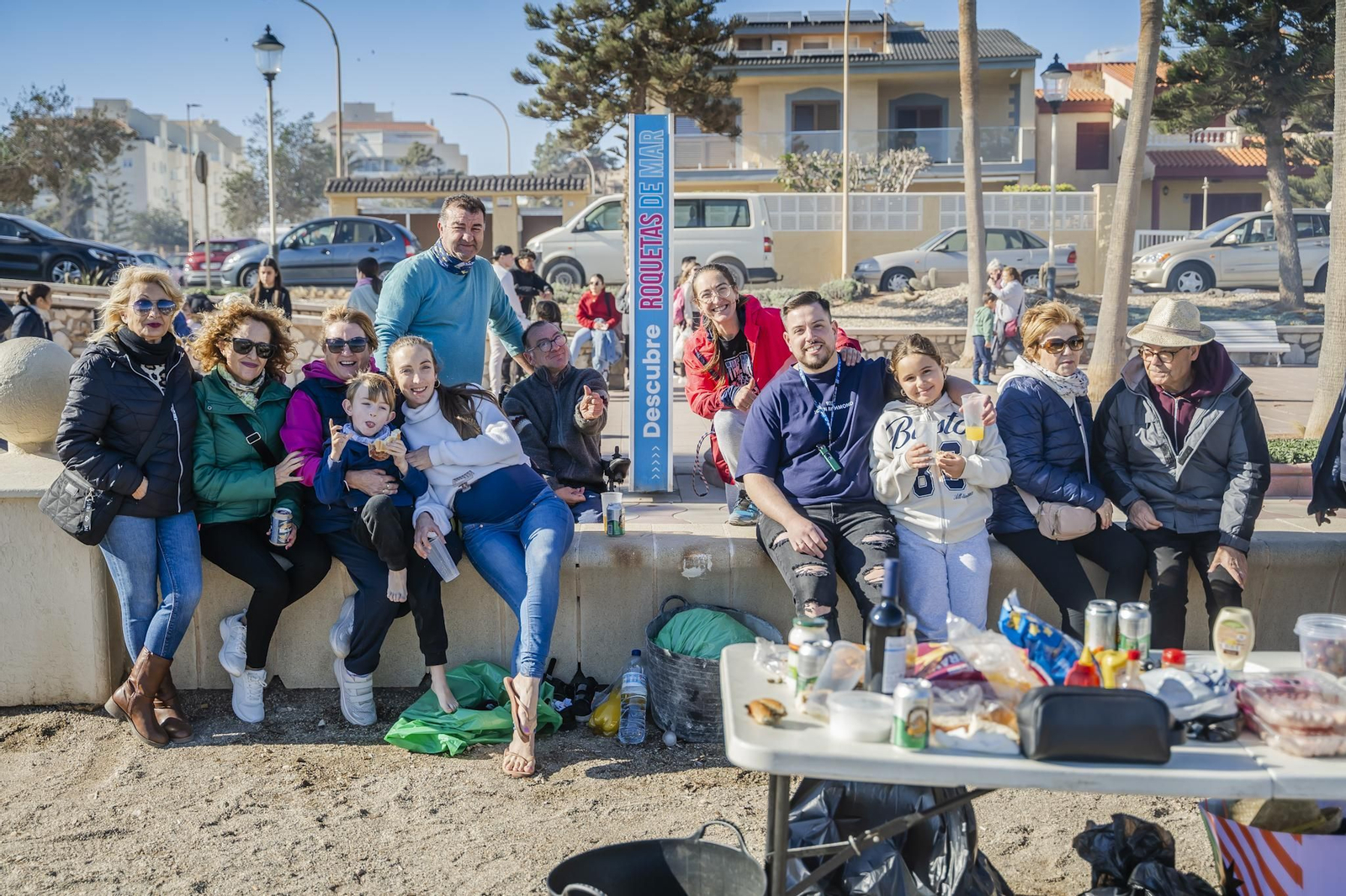 Miles de personas despiden el año 2024 en Las Moragas de Roquetas, en imágenes