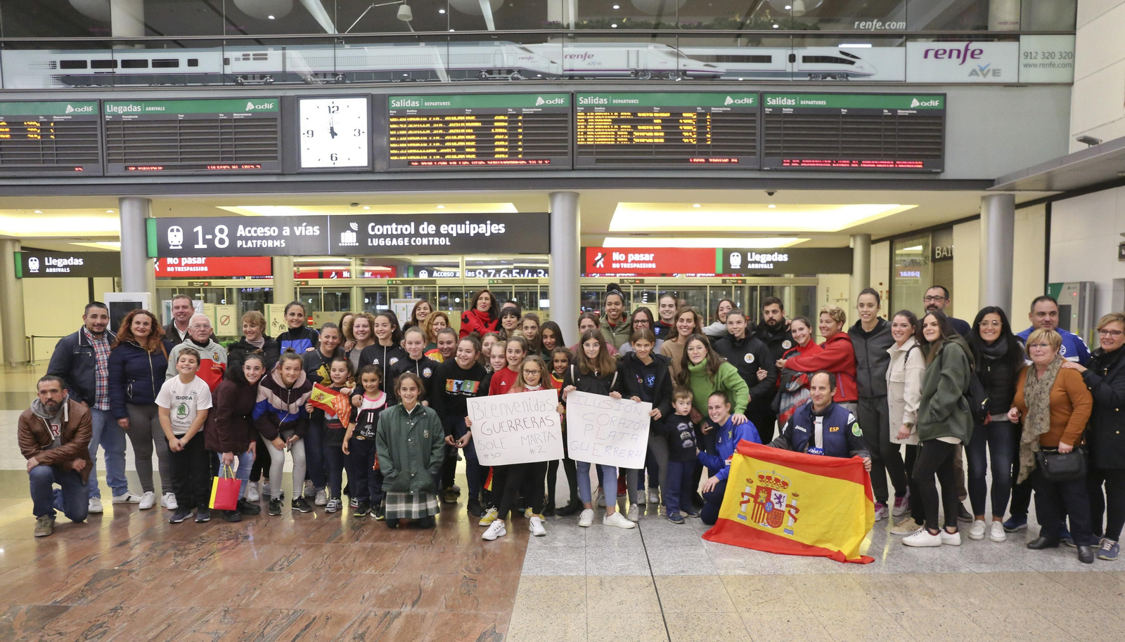 La llegada de Sole y Marta López a Málaga, en fotos