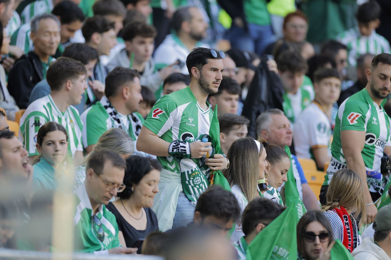 Búscate en las fotos del Betis - Sevilla