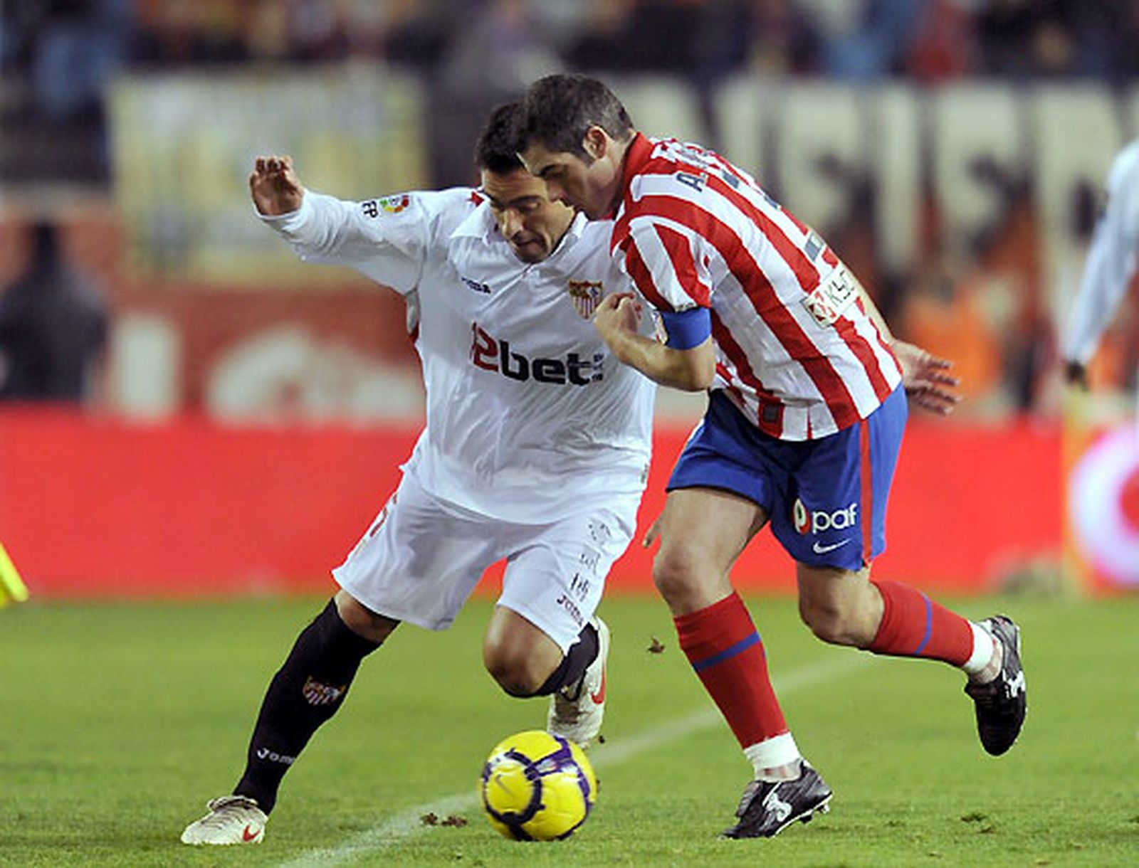 El Sevilla, que se adelantó en el marcador, salió derrotado del Calderón por un gol en propia puerta de Dragutinovic y otro de Antonio López en el 93.

Foto: Reuters / Afp Photo / Efe